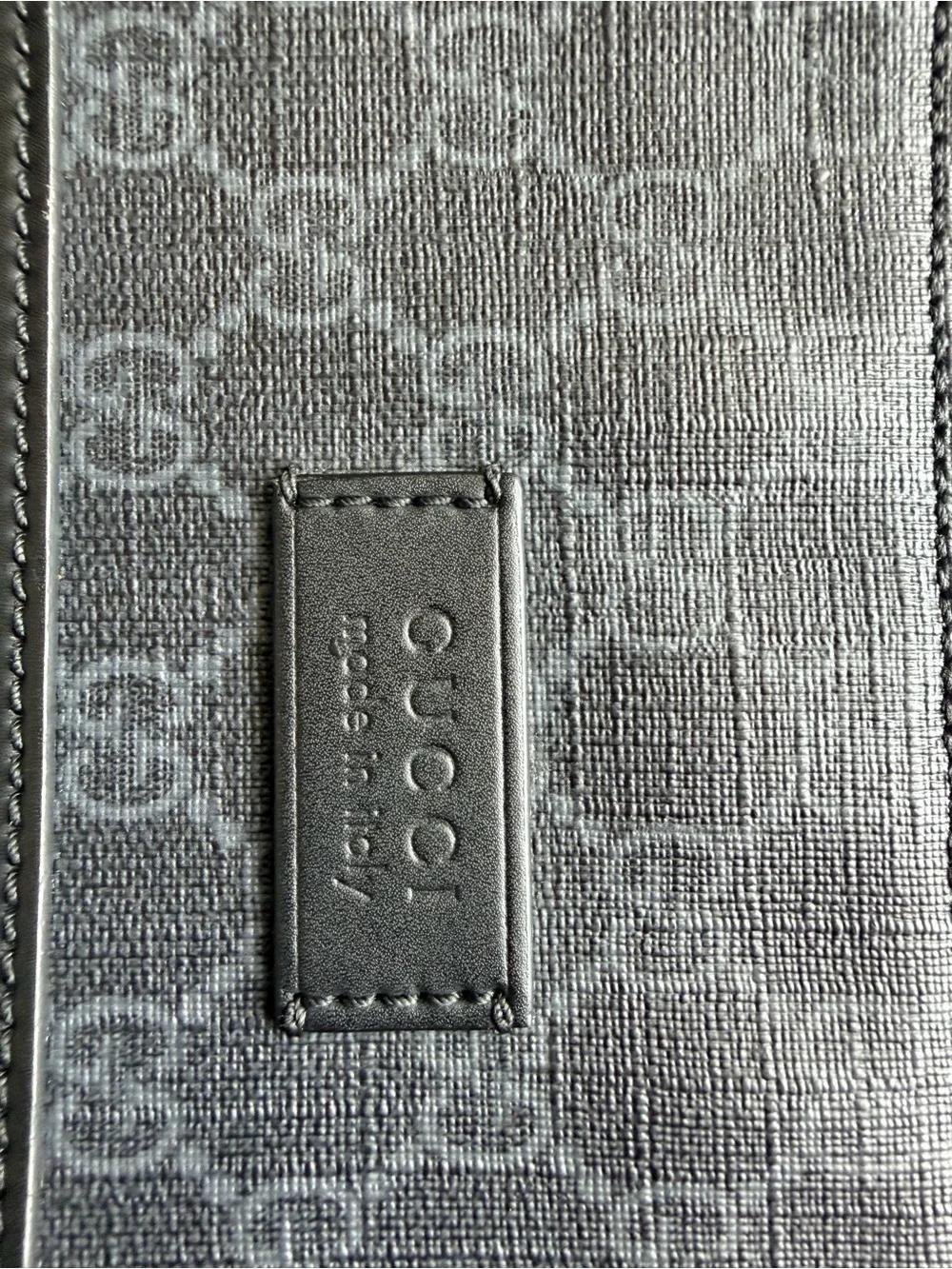 Gucci compact messenger